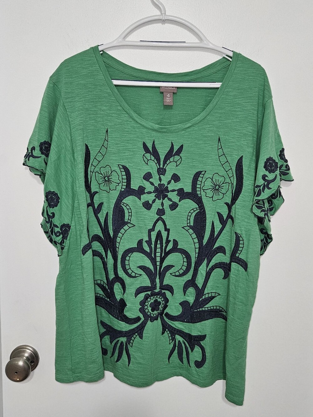 Chico's Green Short-Sleeve T Shirt with Navy‎ Floral Embroidery Size 4